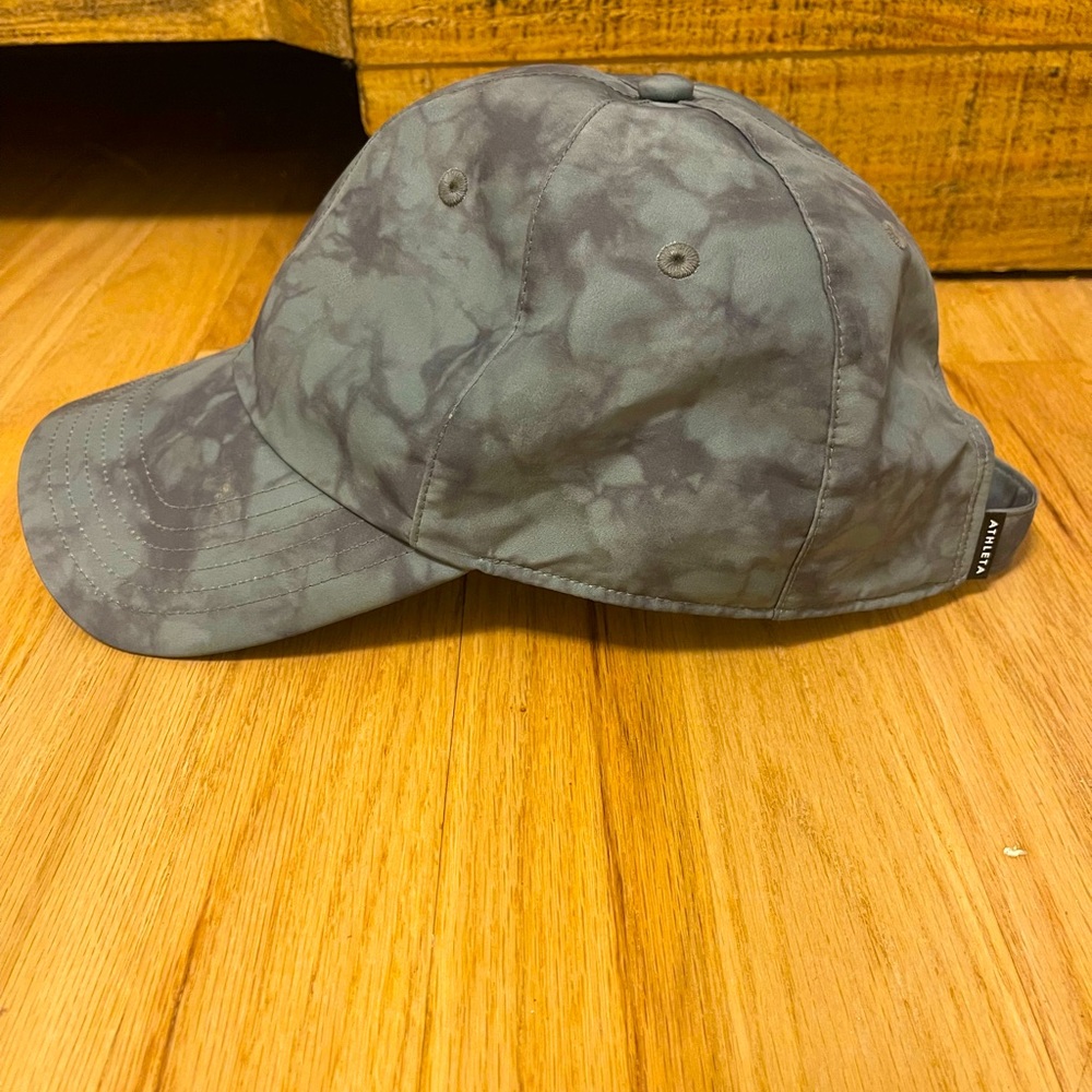 Athleta Kinetic Printed Baseball Cap in Riptide Gray and Green. One Size. - Picture 4 of 9